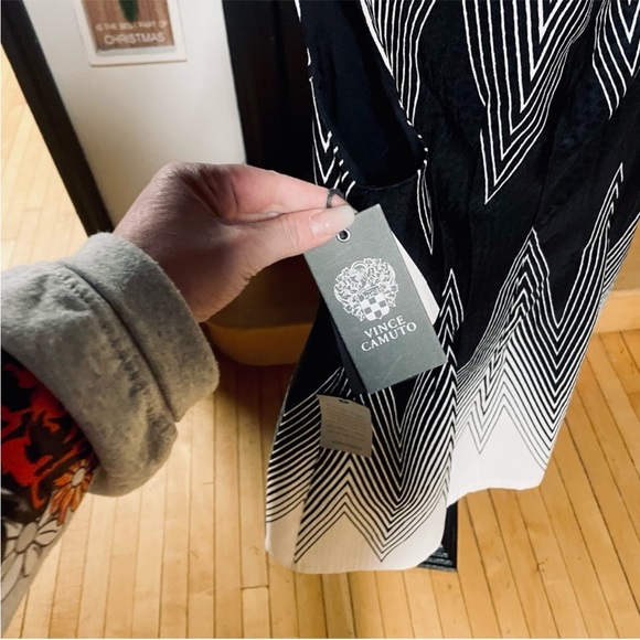 NWT Vince Camuto - Black White Chevron Sleeveless Dress - Size 8 - Picture 7 of 7